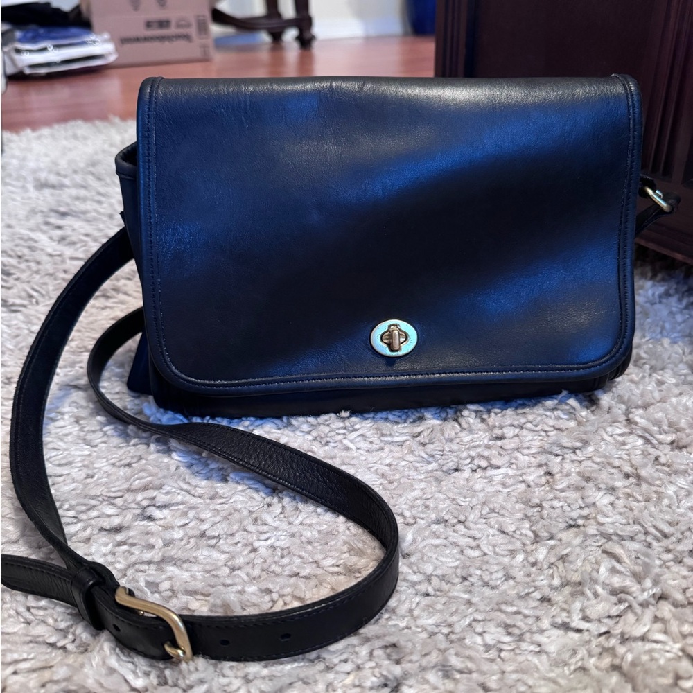 Coach Vintage Black Ridgefield Leather Crossbody w/ Turnlock 9812